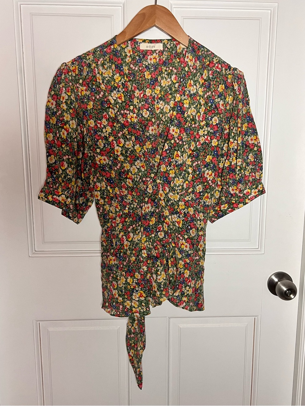 Doen Green Multicolor Floral Tie-Front Blouse